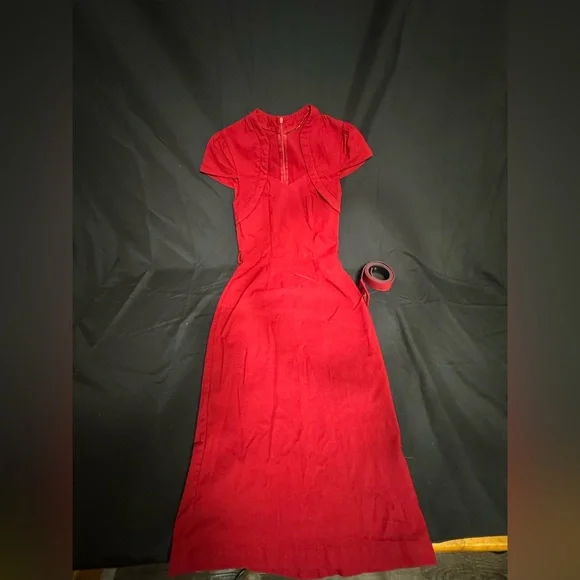 Elegant Red Dress - Picture 1 of 3